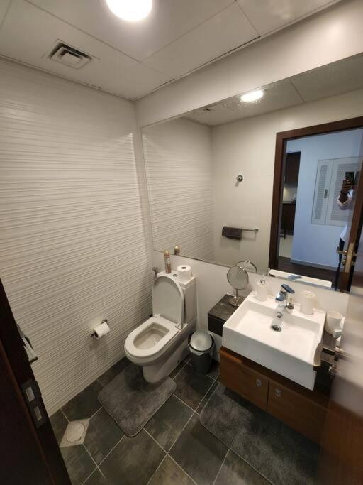 Cozy 1Br In Iconic Tower Appartement Abu Dhabi Buitenkant foto
